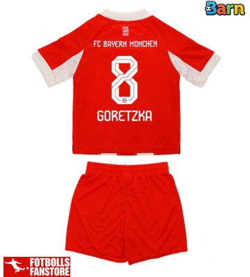 Bayern Munich Leon Goretzka #8 Hemmatröja Barn 2025-26 Kortärmad (+ Korta byxor)